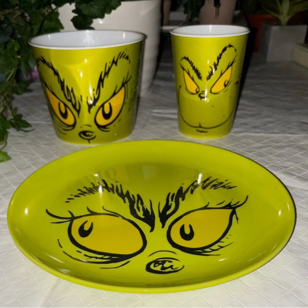 Grinch Tableware Set. - Picture 3 of 12